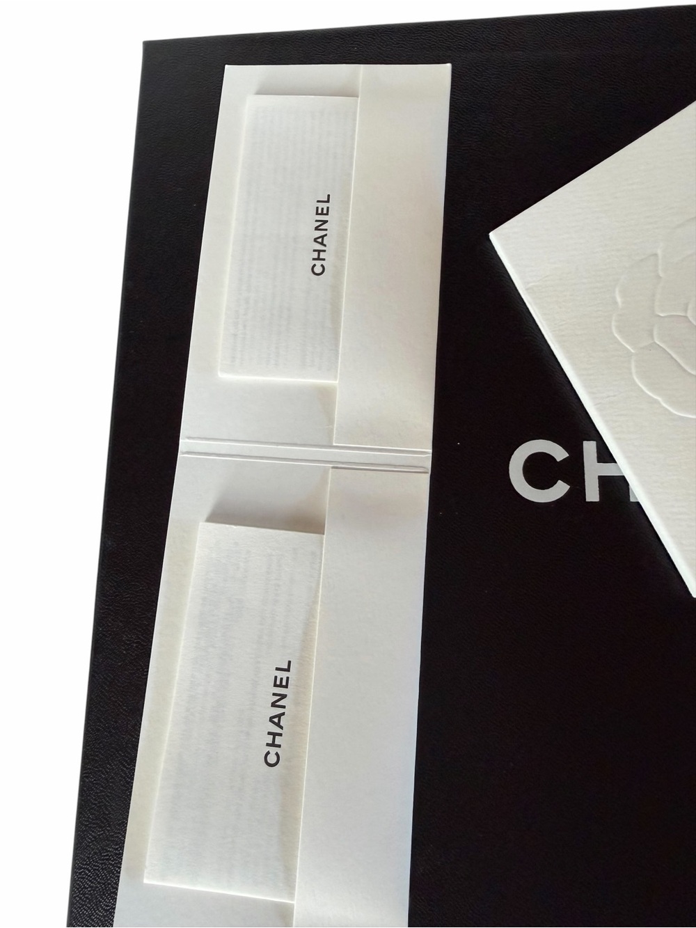 CHANEL Black and White Branded Box with Camellia Detail - Picture 4 of 14